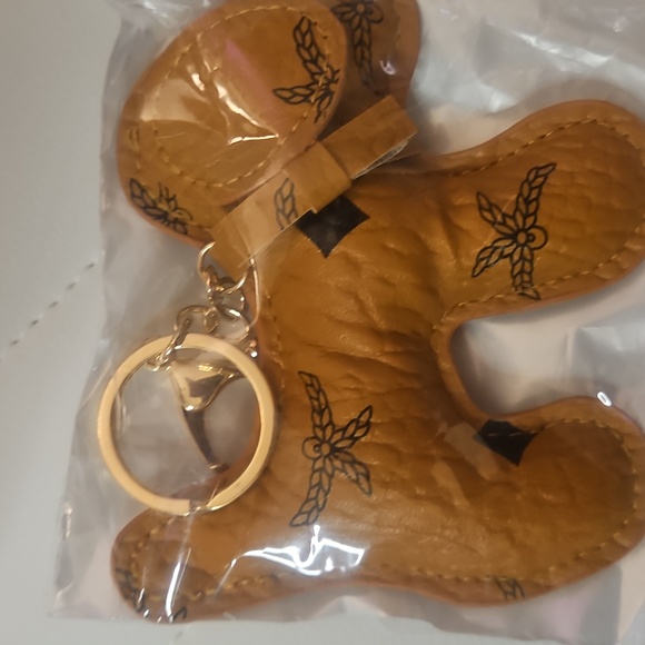 Random Styles Of Keychains - Picture 4 of 4